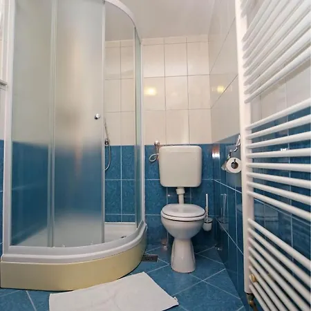 Krka בית הארחה לוזובאק